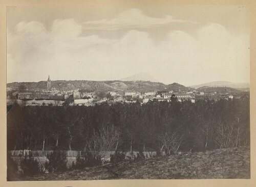 Panorama de la ville d’Aix. Partie occidentale, [vue depuis le Mont-Perrin] : [photographie] / Claude Gondran
