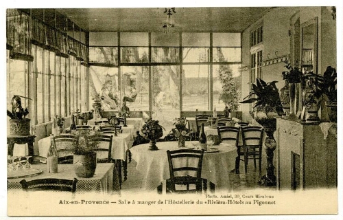 Aix-en-Provence. Salle à manger de l'hôstellerie du « Rivièra-Hôtel » au Pigonnet : [carte postale] / Amiel