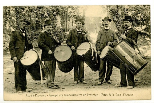 Aix-en-Provence. Groupe des tambourinaires de Provence. Fêtes de la cour d'amour : [carte postale] / Guittard