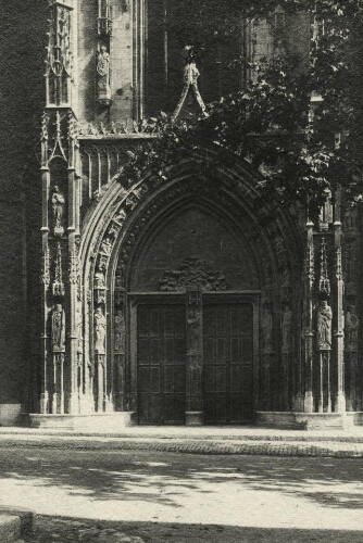 [Portes de la cathédrale Saint-Sauveur] : [photographie] / James D. Basey