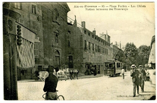 Aix-en-Provence. 85. Place Forbin. Les Oblats. Station terminus des tramways : [carte postale] / Jaussaud