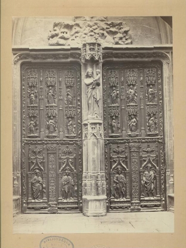 Porte sculptée de Saint-Sauveur à Aix : [photographie] / Claude Gondran