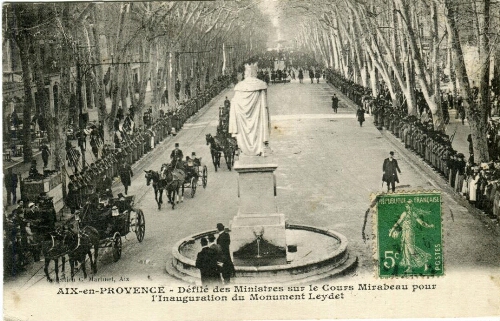 Aix-en-Provence. Défilé des ministres sur le cours Mirabeau pour l’inauguration du monument Leydet : [carte postale]