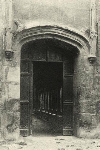 [Porte de la cathédrale Saint-Sauveur] : [photographie] / James D. Basey