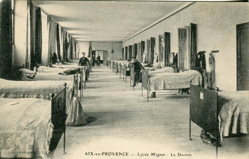 Aix-en-Provence. Lycée Mignet. Le dortoir : [carte postale]